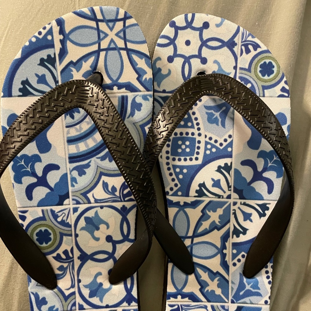 Flip Flops with blue and white design| Size: 6